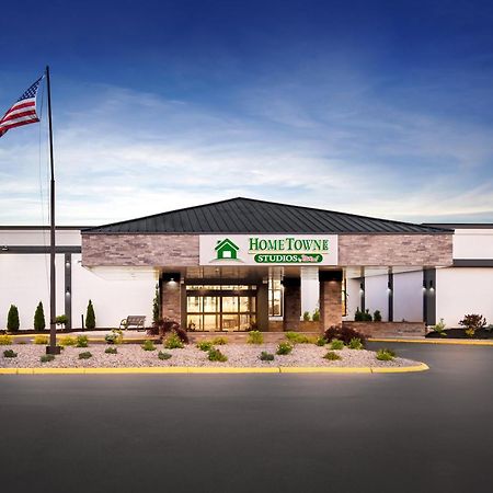 Hometowne Studios By Red Roof & Conference Center Cortland Exterior photo