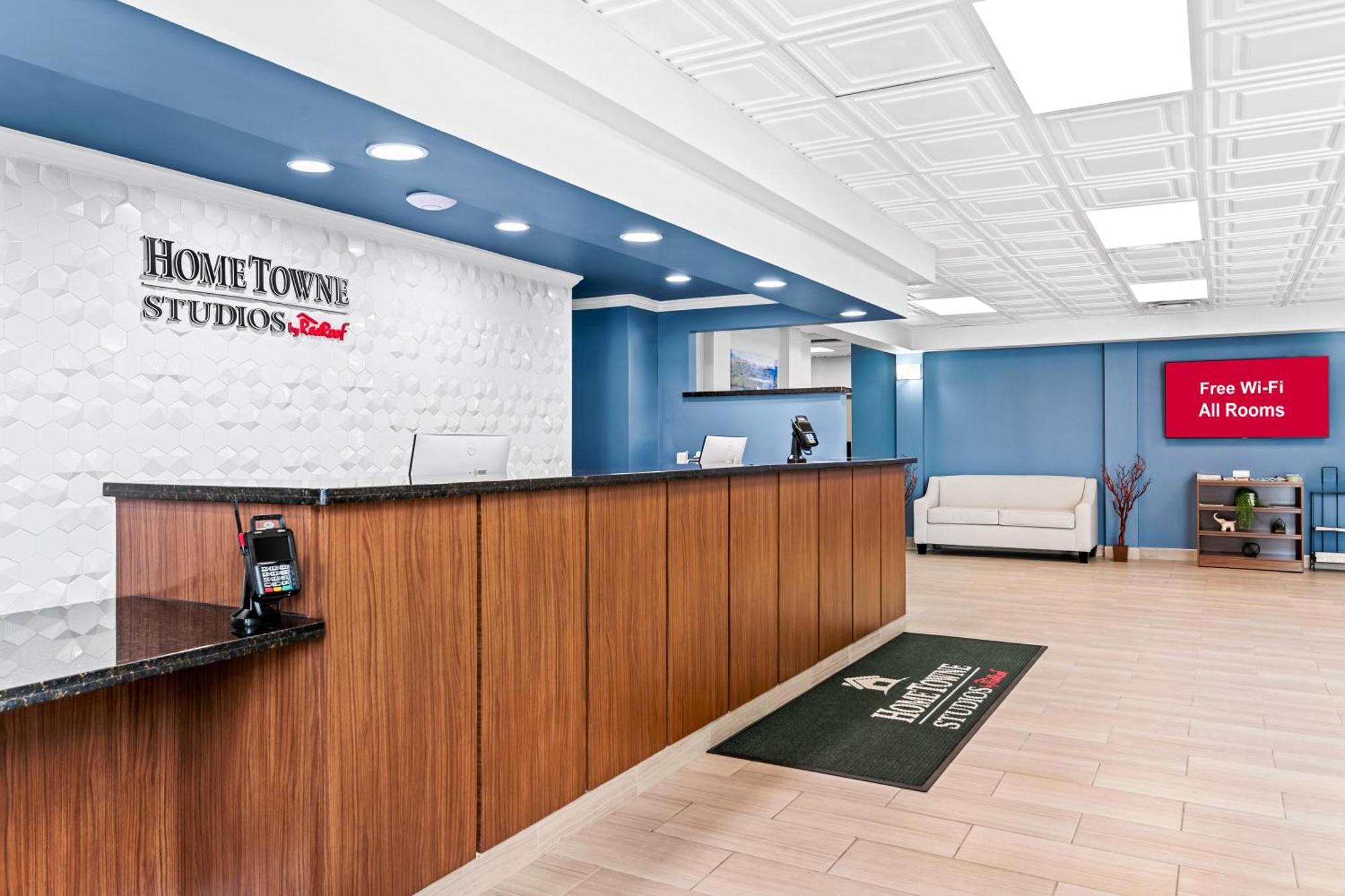Hometowne Studios By Red Roof & Conference Center Cortland Exterior photo