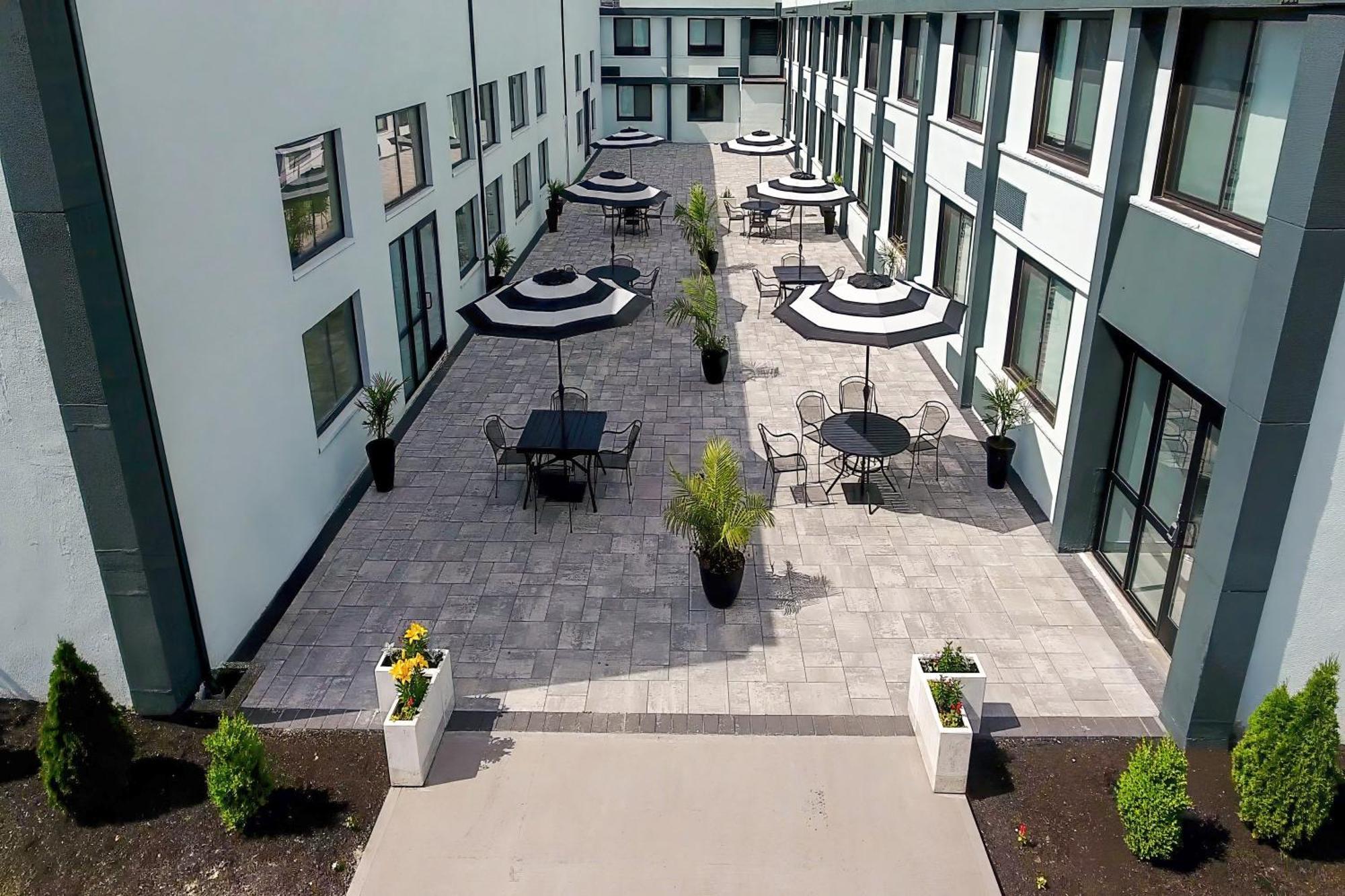 Hometowne Studios By Red Roof & Conference Center Cortland Exterior photo